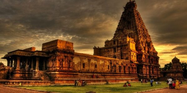 Brihadeeswarar Temple - India For You