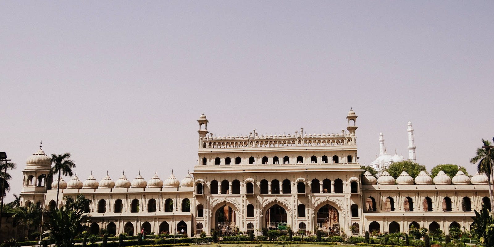 Bada_Imambara,_Lucknow_new