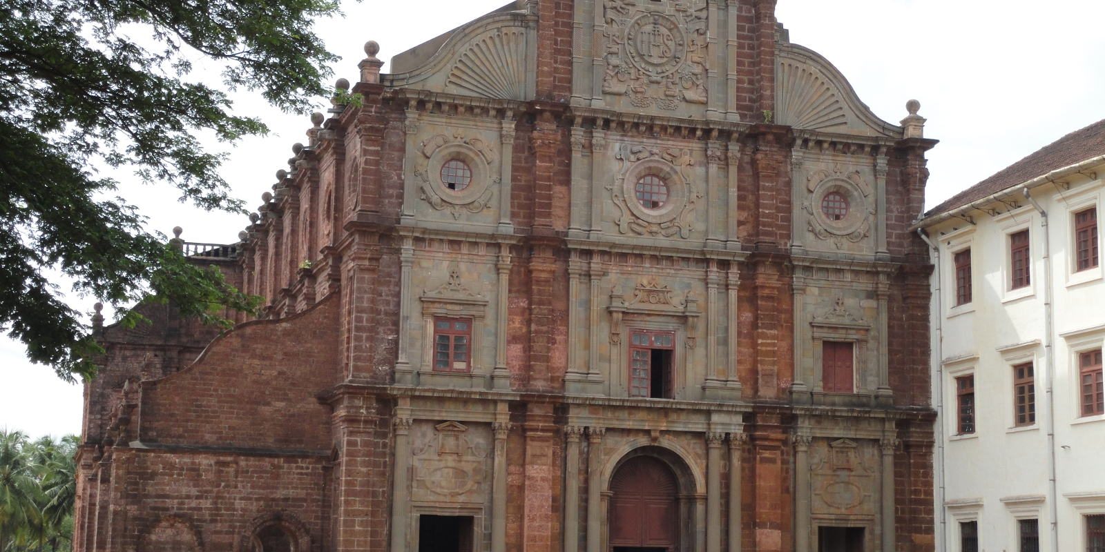 Basilica_of_Bom_Jesus,_Goa_new