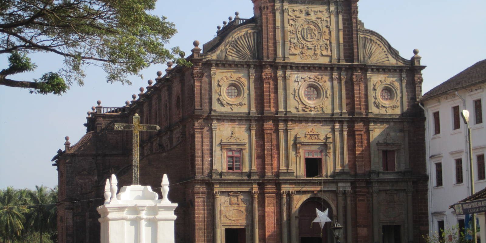 Basilica_of_Bom_Jesus,_Old_Goa,_India_new